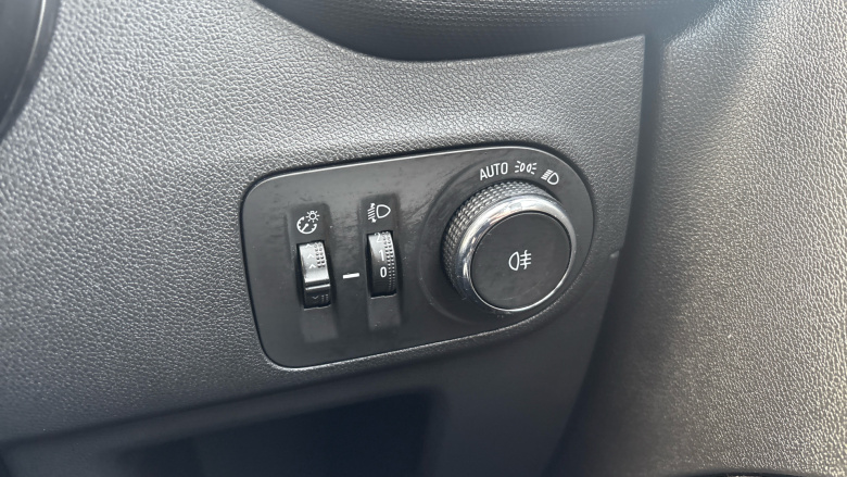 Vauxhall Crossland 1.2 Design 5dr Petrol Hatchback